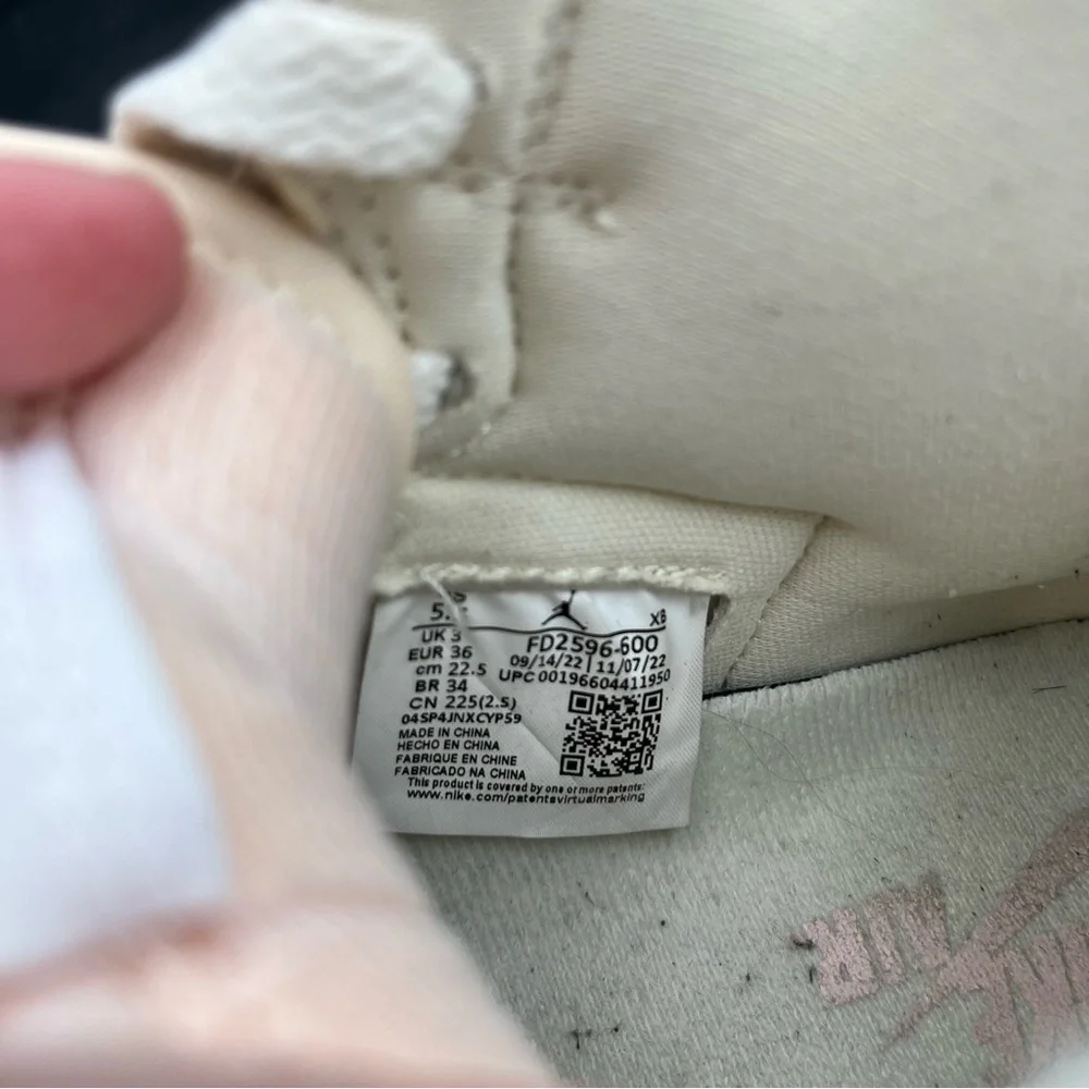 Nike Air Jordan 1 Retro High OG in the "Washed Pink" pre-yellowed midsole 5.5 - Picture 15 of 16